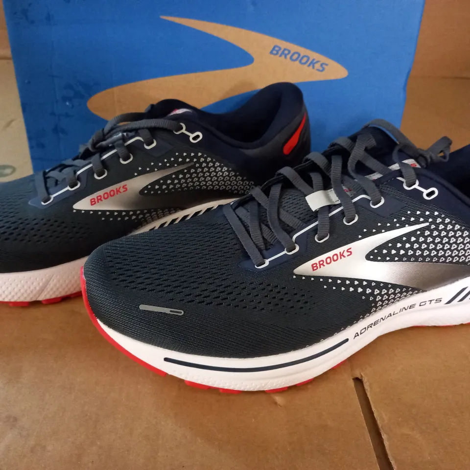 PAIR OF BROOKS ADRENALINE GTS 22 TRAINERS - MENS 12.5 WIDE/2E