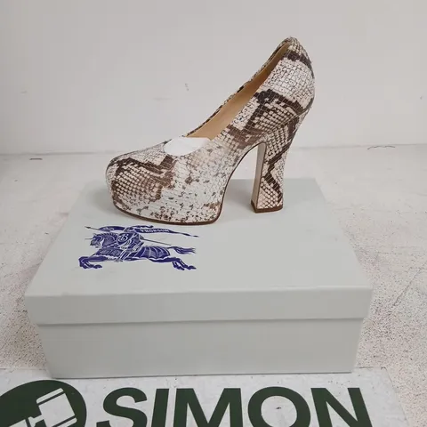 BURBERRY SNAKE PRINT LEATHER PUMPS – WOMEN'S UK 2 (EU 35)