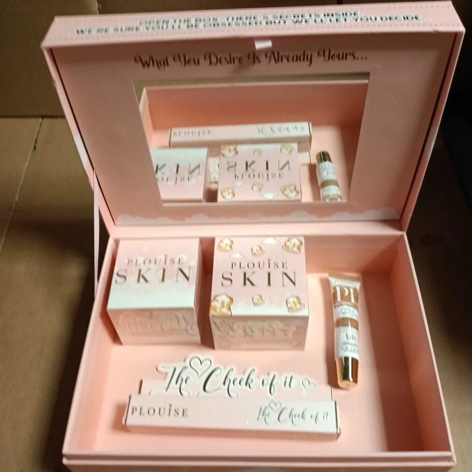 P LOUISE FULFILLING DREAMS BEAUTY BOX TO INCLUDE PLUMPING MOISTURISER, LIQUID HIGHLIGHTER AND MAKE UP REMOVER