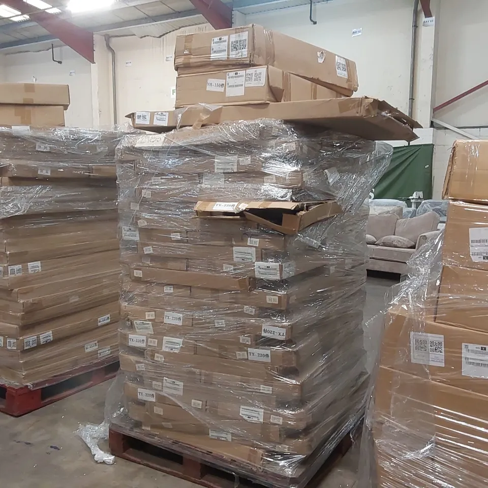 PALLET CONTAINING A LARGE ASSORTMENT OF FURNITURE ITEMS