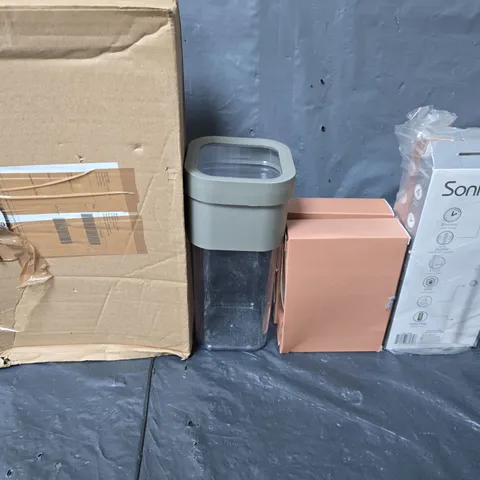 BOX OF APPROXIMATELY 15 ASSORTED ITEMS TO INCLUDE - TOOTHBRUSHES , MAKEUP ACCESSORIES , SHOES , ETC 