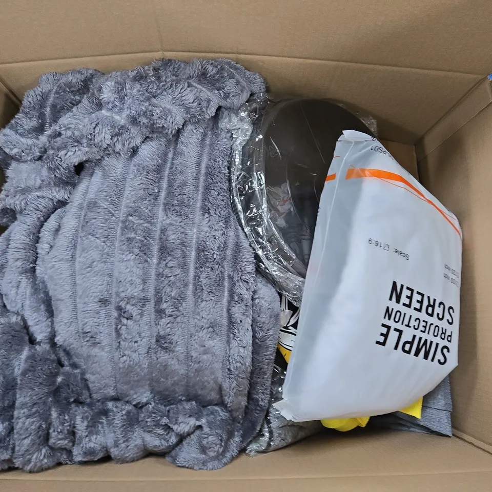 APPROXIMATELY 15 ASSORTED HOUSEHOLD PRODUCTS TO INCLUDE SIMPLE PROJECTION SCREEN, PERSIL XXL PACK, CUSHION COVERS, ETC