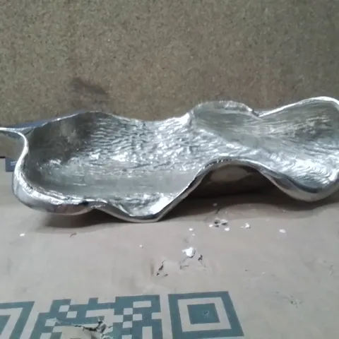 BOXED HAMPSTEAD LEAF ORNAMENT ROUGH NICKLE FINISH 