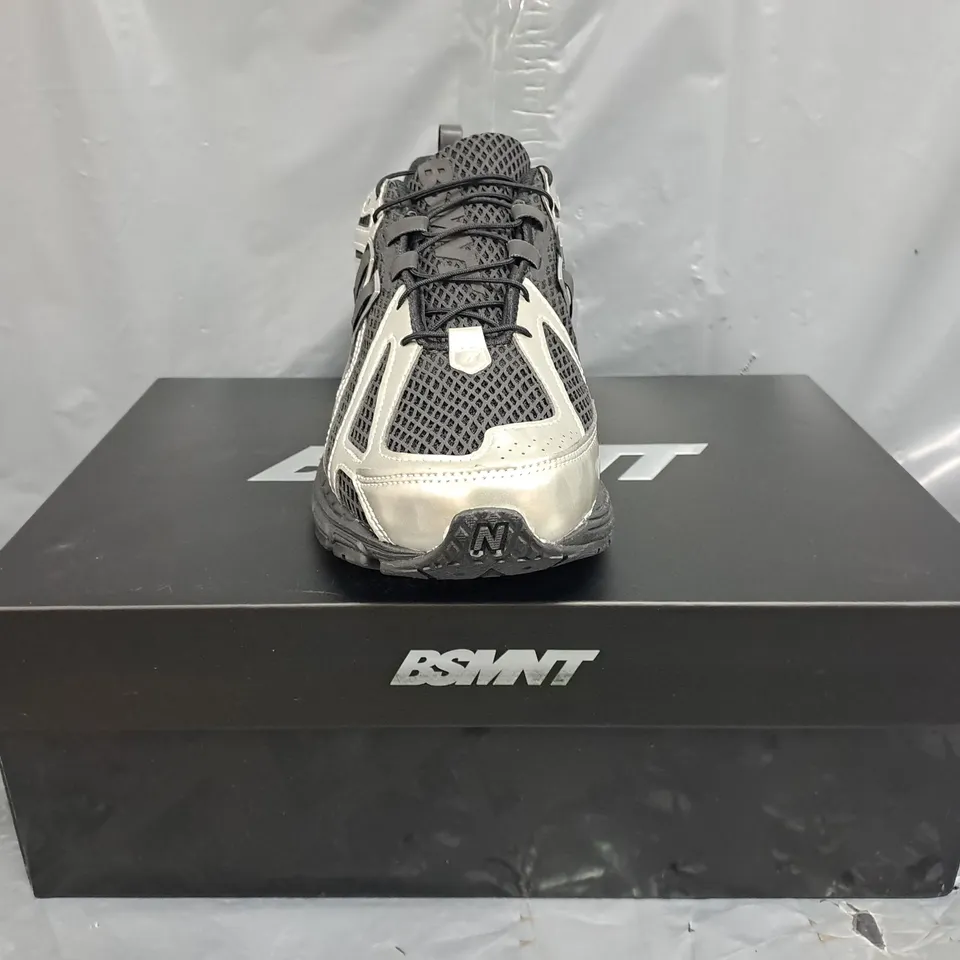 BOXED PAIR OF NEW BALANCE BSMNT SHOES IN BLACK/METALLIC SILVER SIZE UK 11