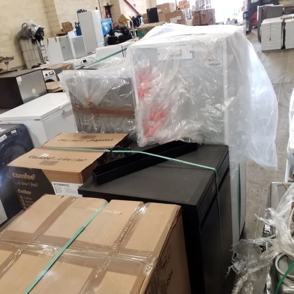 PALLET CONTAINING APPROXIMATELY 4 RAW ELECTRICAL ITEMS TO INCLUDE: