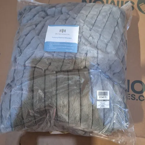 HUSH HAVEN LUXURY FLANNEL BLANKET IN GREY