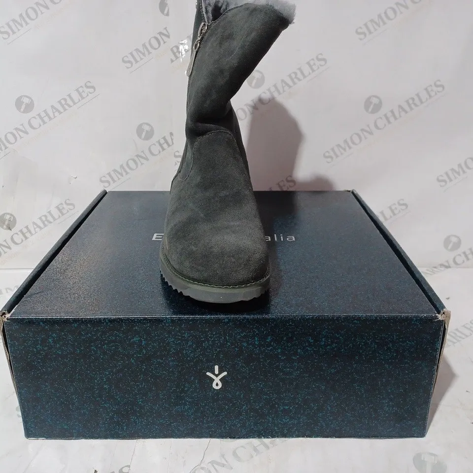 BOXED PAIR OF EMU AUSTRALIA ALL WEATHER GRAVELLY WATERPROOF SHEEPSKIN BOOTS IN GREY SIZE 6