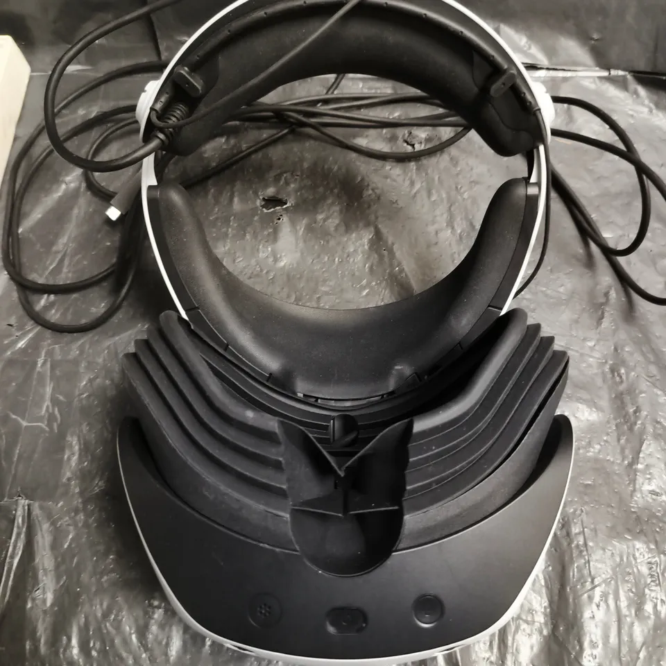SONY PLAYSTATION VR HEADSET (ORIGINAL) – WHITE/BLACK