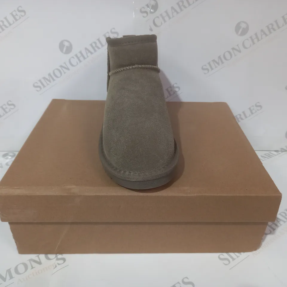 BOXED PAIR OF UGG FAUX FUR LINED SHOES IN OLIVE UK SIZE 5