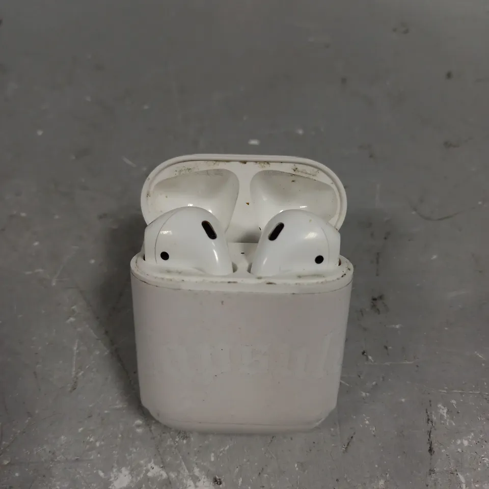 APPLE AIRPODS WITH CHARGING CASE - A1602