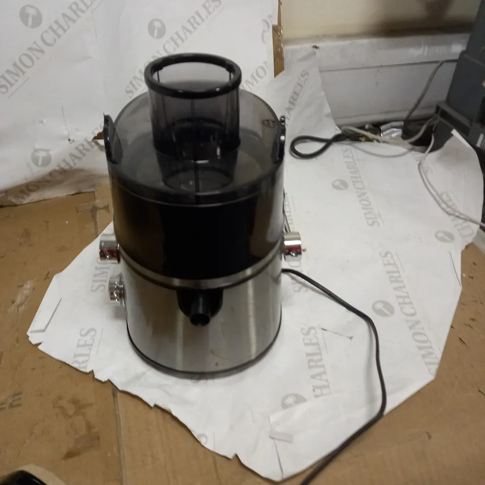 GEEPAS JUICE EXTRACTER 