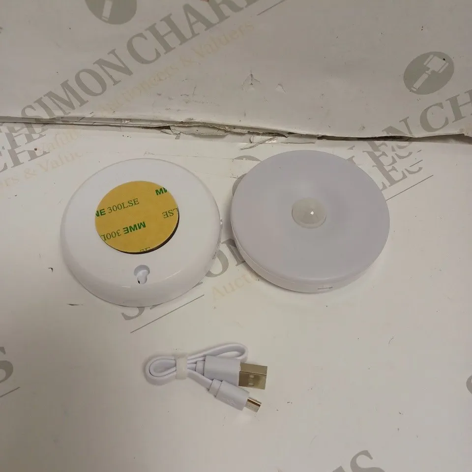 BOXED MOTION SENSOR LIGHTS. 
