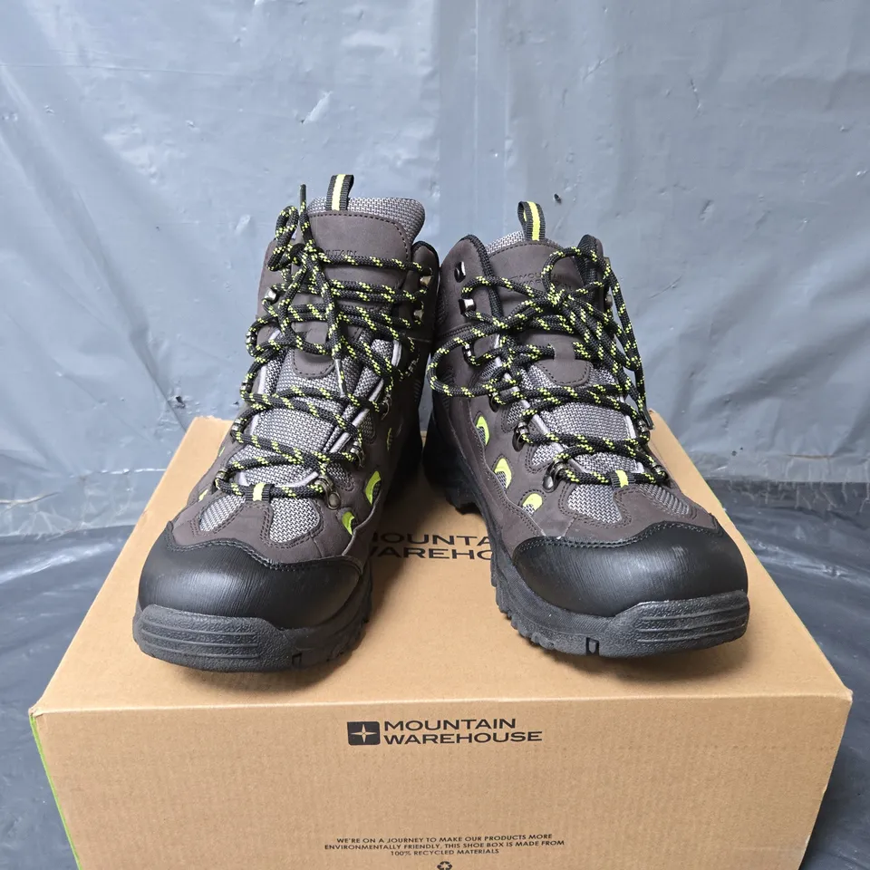 BOXED PAIR OF MOUNTAIN WAREHOUSE ADVENTURER WATERPROOF HIKING BOOTS IN BROWN/GREEN - UK 9