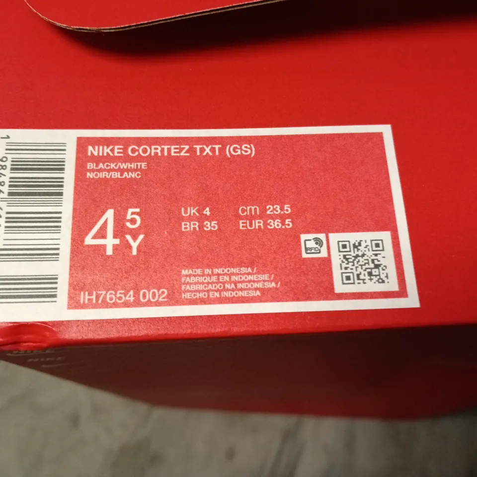 NIKE CORTEZ TXT (GS) SNEAKERS – BLACK/WHITE – UK4 (4Y) YOUTH SIZE