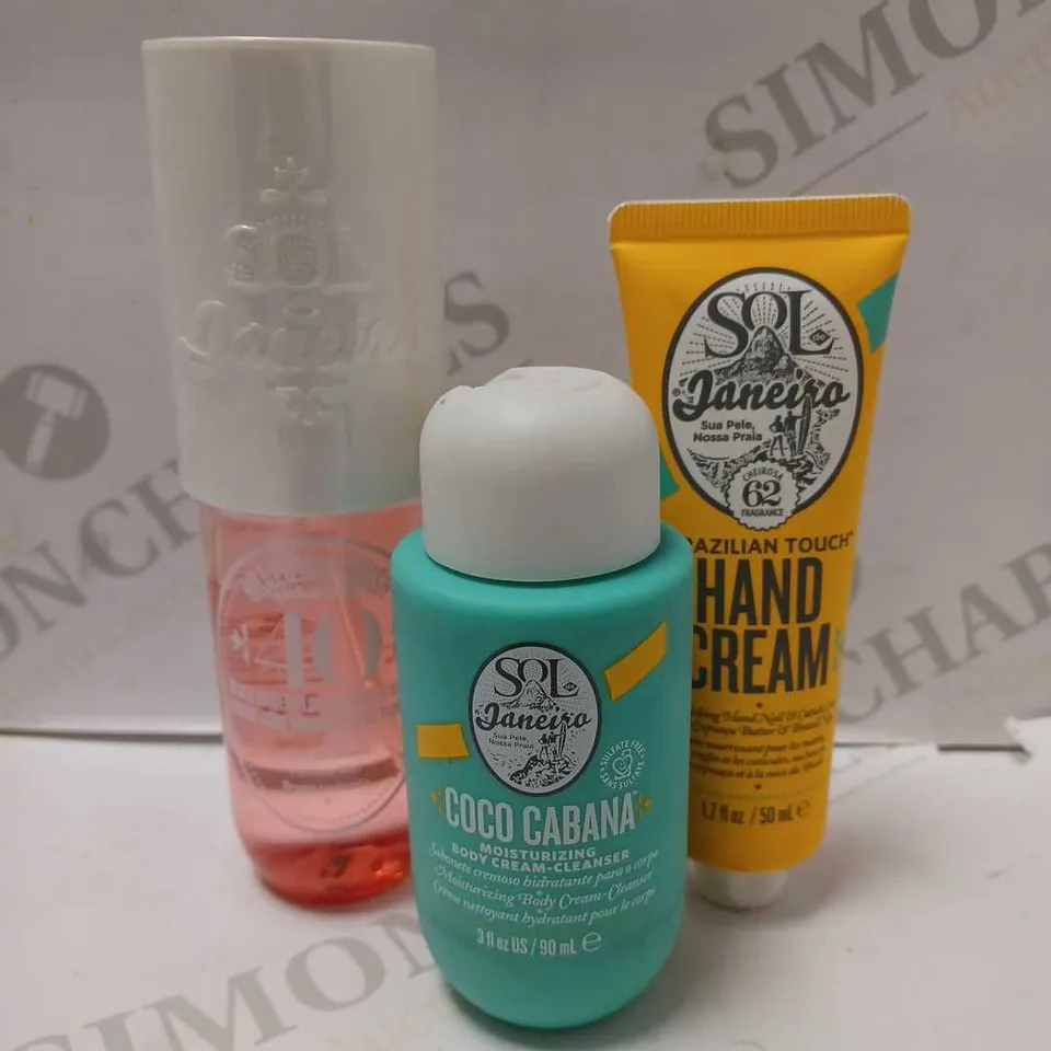 LOT OF 3 ASSORTED SOL DE JANEIRO PRODUCTS TO INCLUDE COCO CABANA MOISTURIZING BODY CREAM 90ML, BRAZILIAN TOUCH HAND CREAM 50ML & CHEIROSA '40 HAIR & BODY FRAGRANCE MIST 90ML