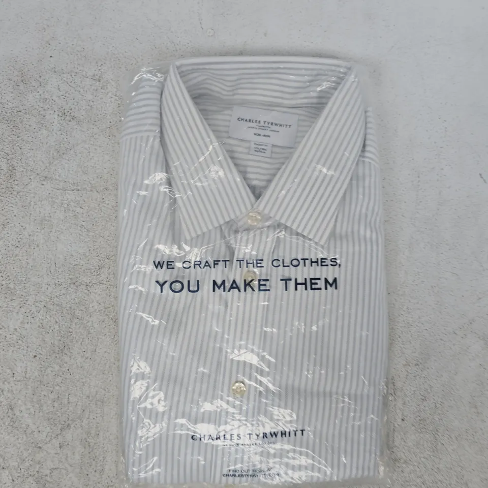 BAGGED CHARLES TYRWHITT NON-IRON CLASSIC FIT SHIRT SIZE 17.5/38"