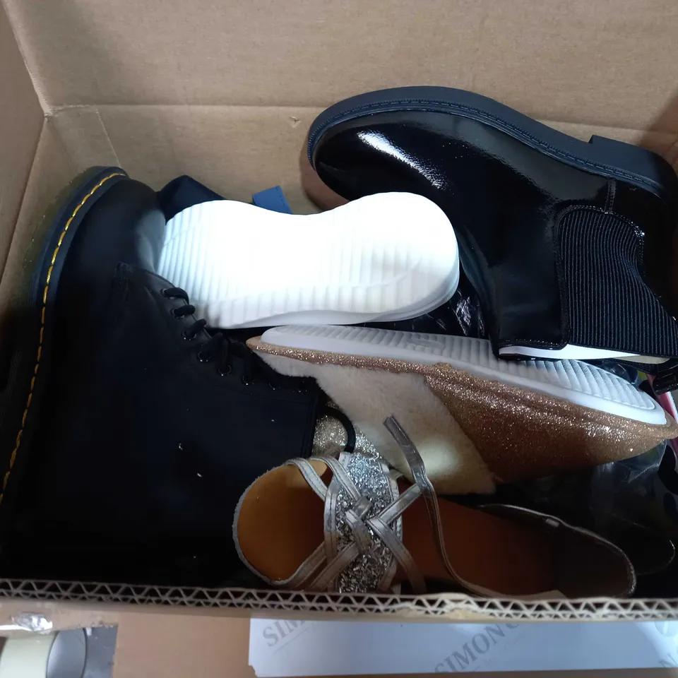 BOX OF APPROX 5 ASSORTED ITEMS TO INCLUDE - AIR WAIT WITH BOUNCE - ROSE GOLD SLIPPERS - NEW LOOK BLACK BOOTS ECT