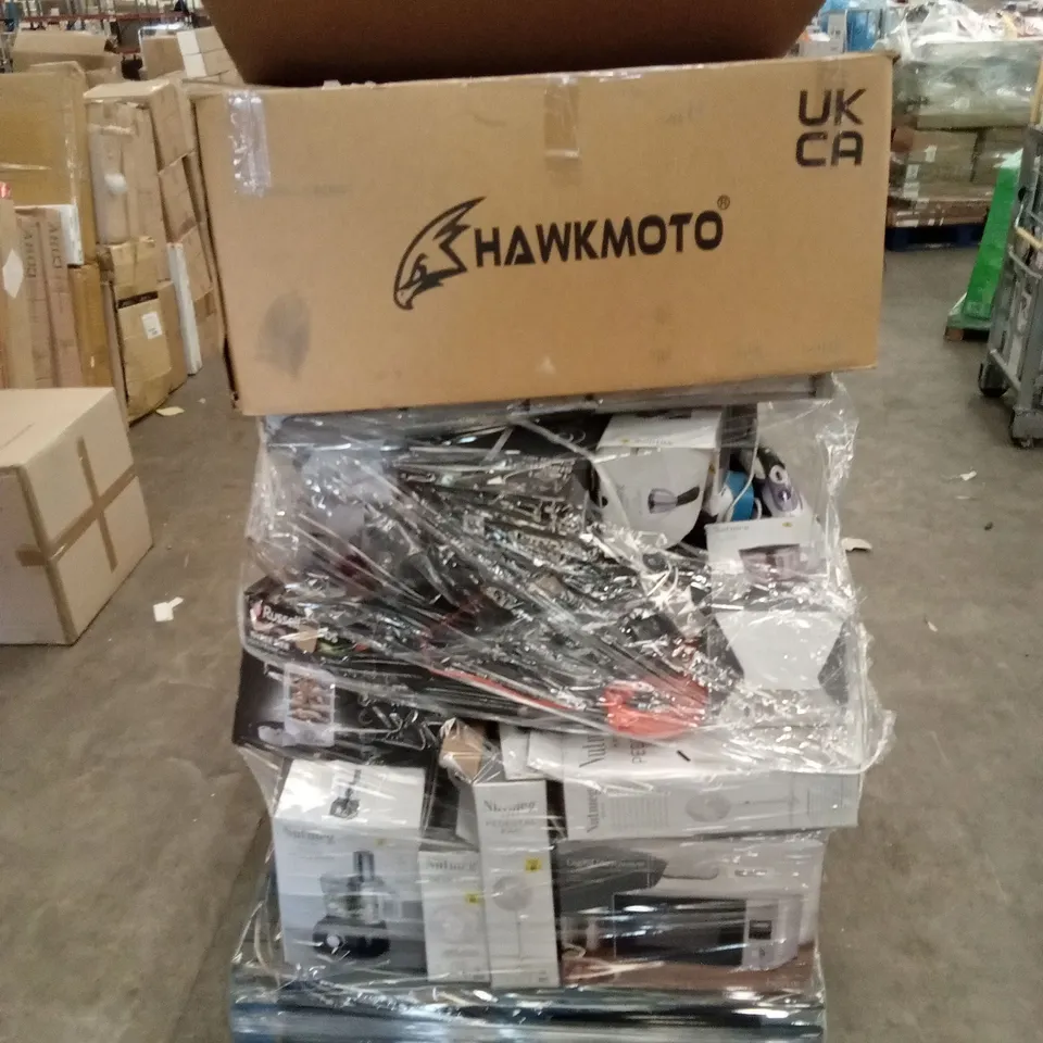 PALLET OF ASSORTED KITCHEN APPLIANCES AND HOUSEHOLD ELECTRIC GOODS TO INCLUDE; JUG BLENDERS, MICROWAVES, STEAM IRONS, FANS, FOOD STEAMER, FOOD PROCESSOR, KETTLES ETC