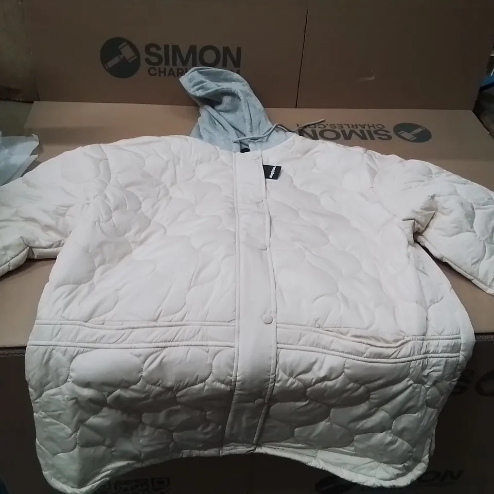 BOXED BRAND NEW APPROXIMATELY 10 SIMPLY BE STONE QUILTED JACKET SIZE 20