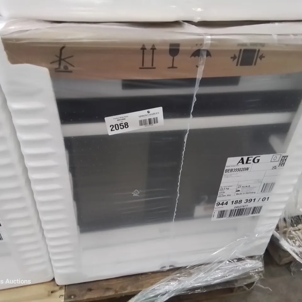 AEG INTEGRATED SINGLE ELECTRIC OVEN Model BEB355020W