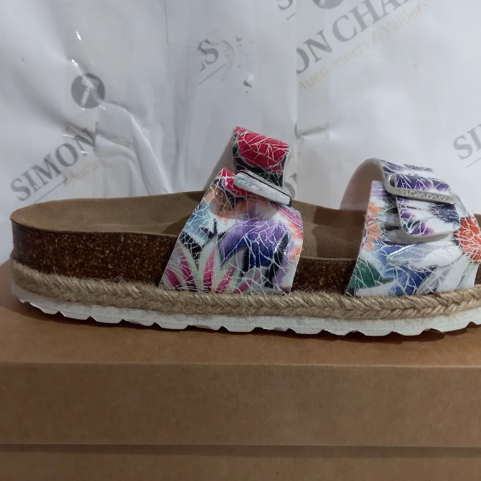 BONOVA FLORAL ESPADRILLE FOOTBED SANDAL - SIZE 6