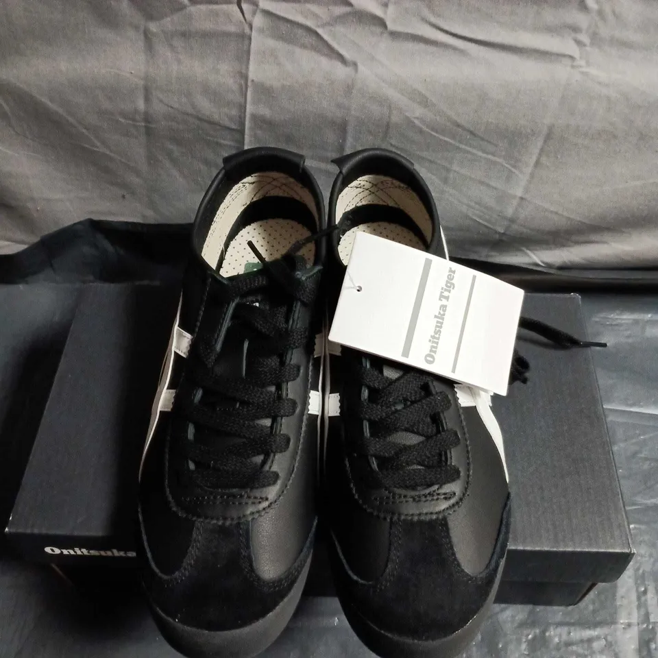 BOXED PAIR OF ONITSUKA TIGER SNEAKERS – UK SIZE 6