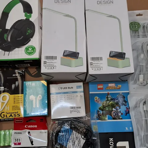 LARGE QUANTITY OF ASSORTED ITEMS TO INCLUDE TURTLE BEACH RECON 50X, DESK LAMPS AND TWS EARBUDS