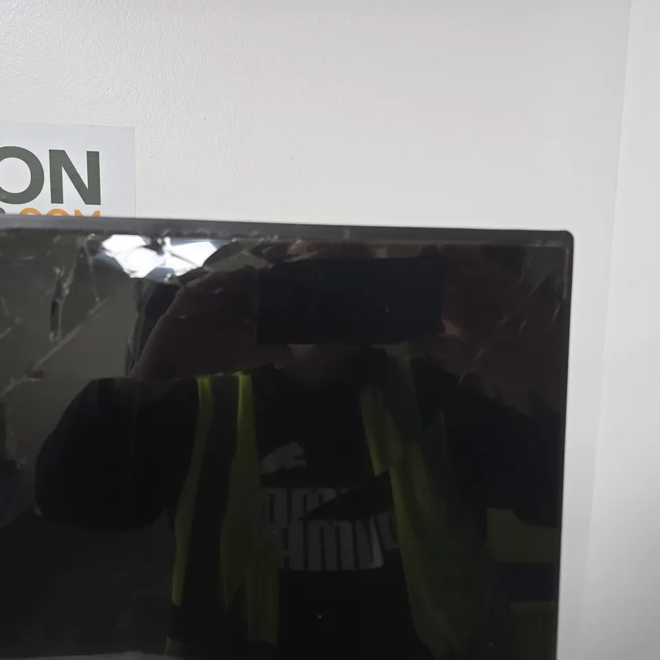 HISENSE 40" 40E5NQTUK SMART QLED TV DAMAGED SCREEN UNBOXED
