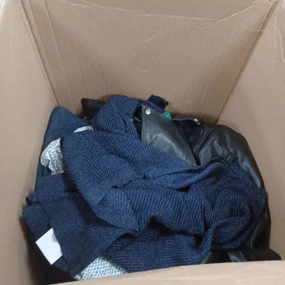 LOT OF APPROXIMATELY 15 CLOTHING ITEMS TO INCLUDE JACKETS, TROUSERS AND JUMPERS
