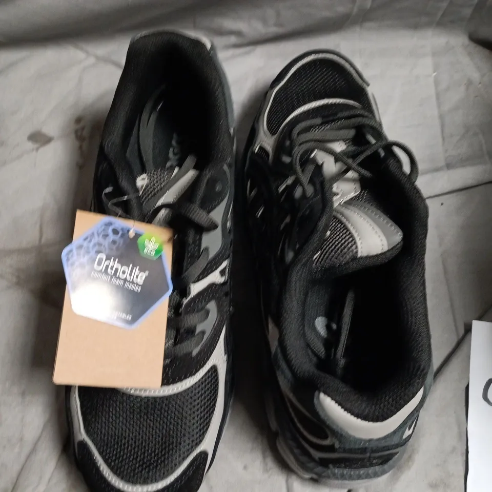 ASICS RUNNING SHOES IN BLACK/GREY - UK 10