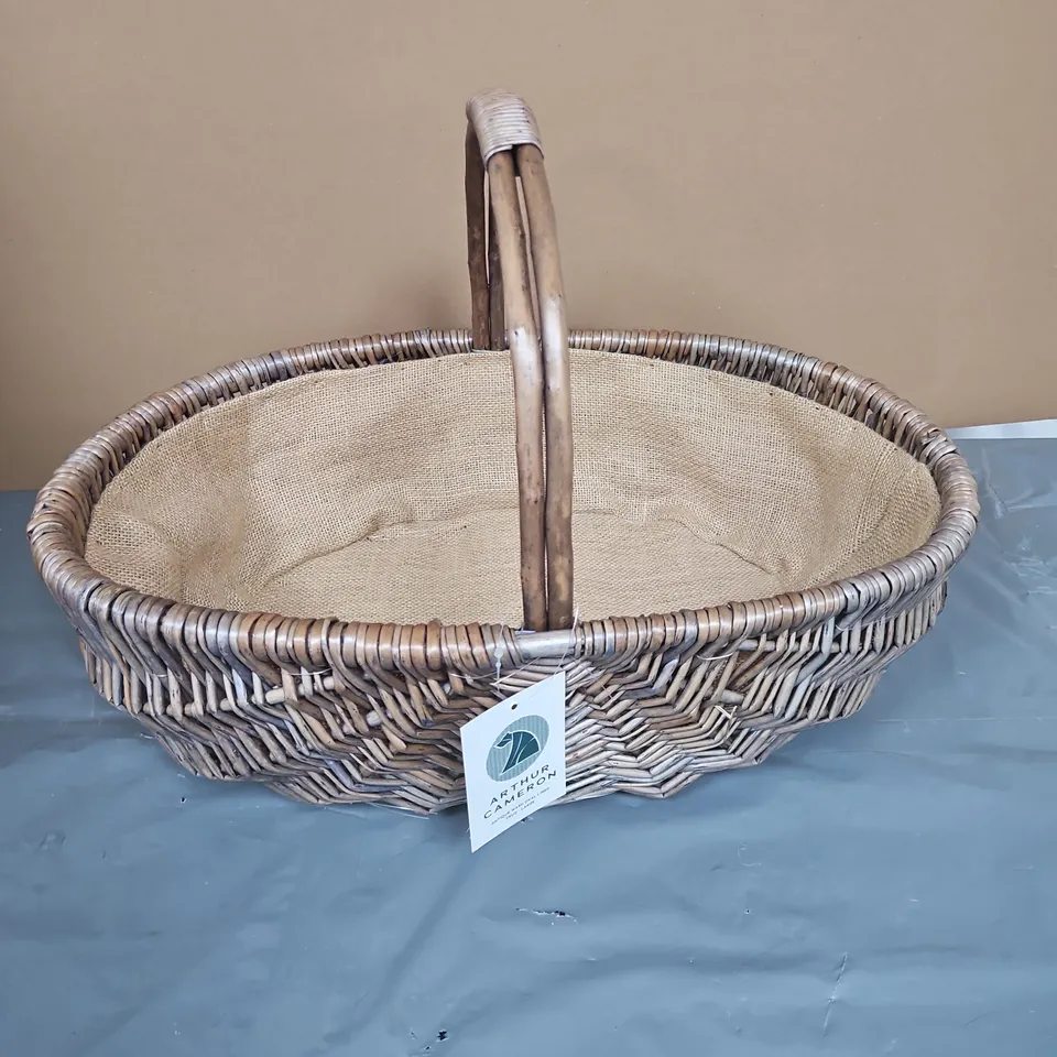 ARTHUR CAMERON ANTIQUE WASH OVAL LINED WICKER TRUG – LARGE