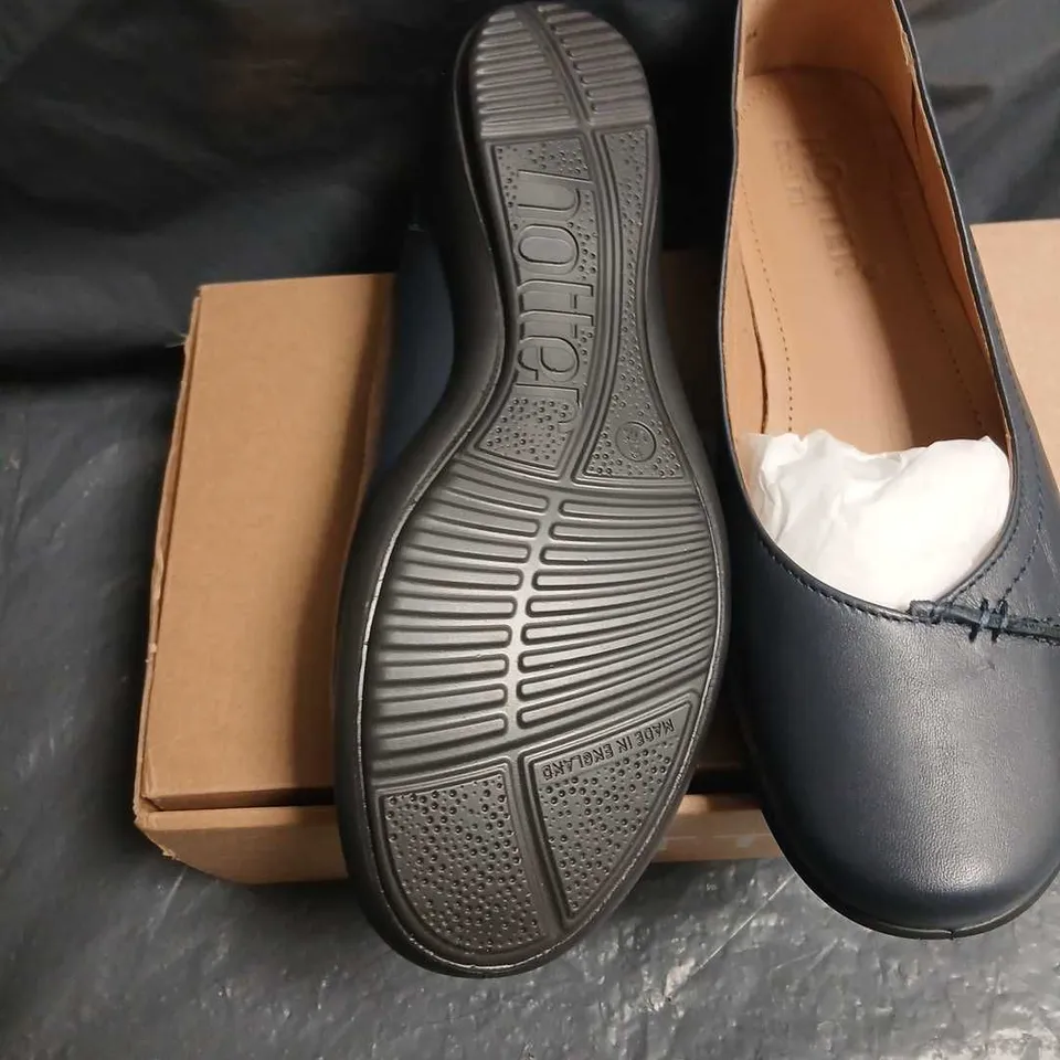 ROBYN II EXTRA WIDE NAVY DENIM BALLET FLATS - UK 6 (RBYNZX)