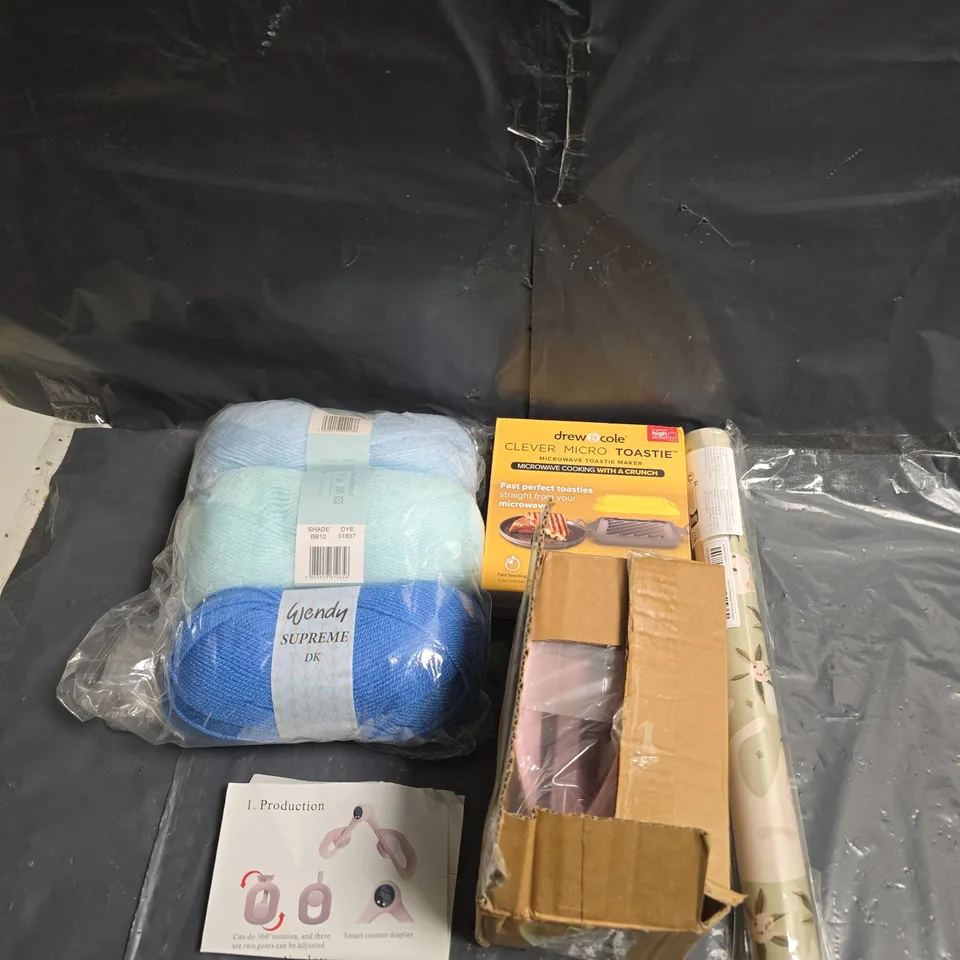 BOX OF APPROXIMATELY 12 ASSORTED HOUSEHOLD ITEMS TO INCLUDE - DREW&COLE CLEVER MICRO TOASTIE - DK YARN - CAT PRINT PAPER ROLL - ETC