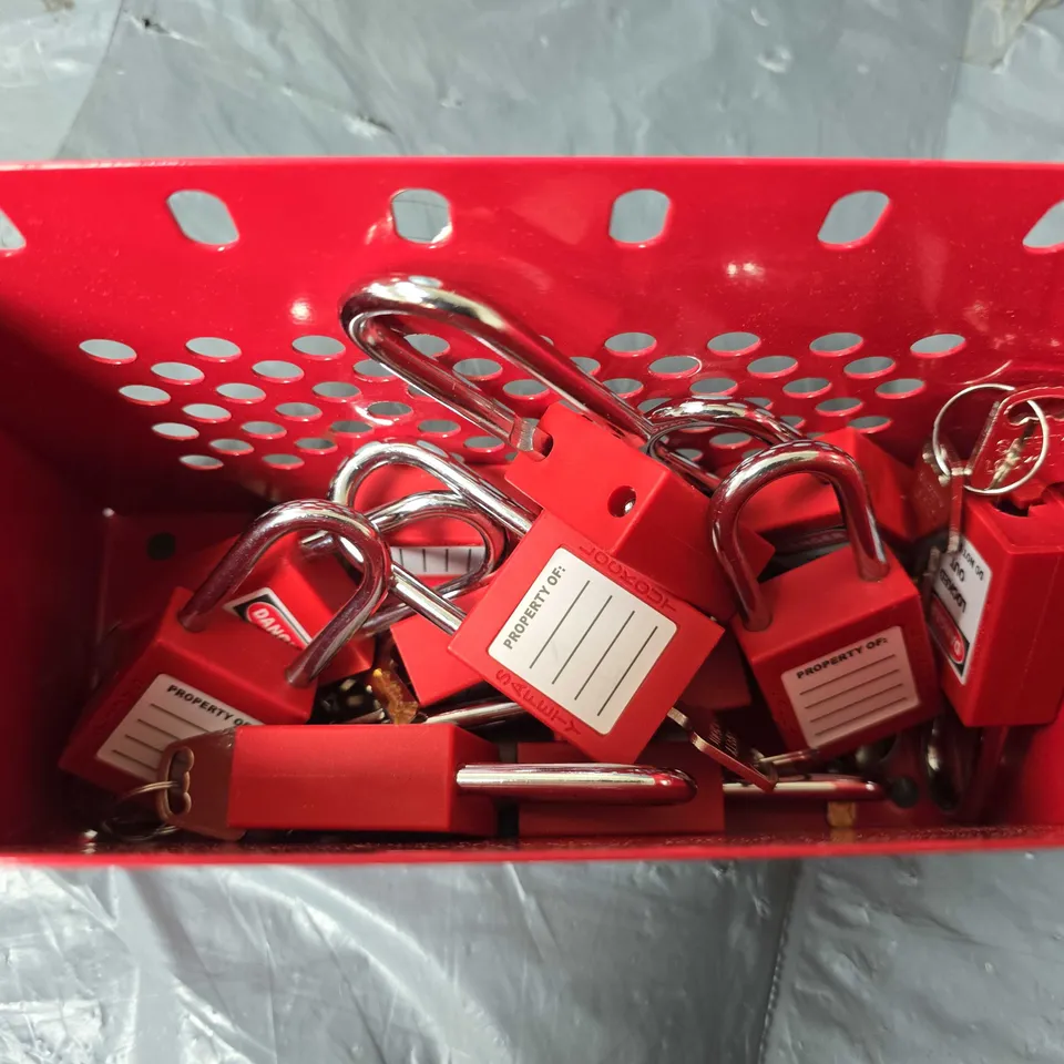 LOCK BOX WITH APPROXIMATELY 5 LOCKS 