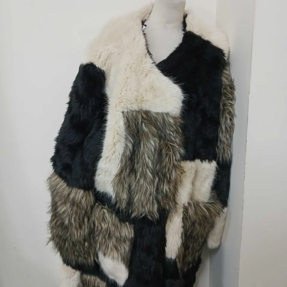 KAREN MILLEN PLUS SIZE FAUX FUR PATCHWORK CONTRAST COAT - UK 24