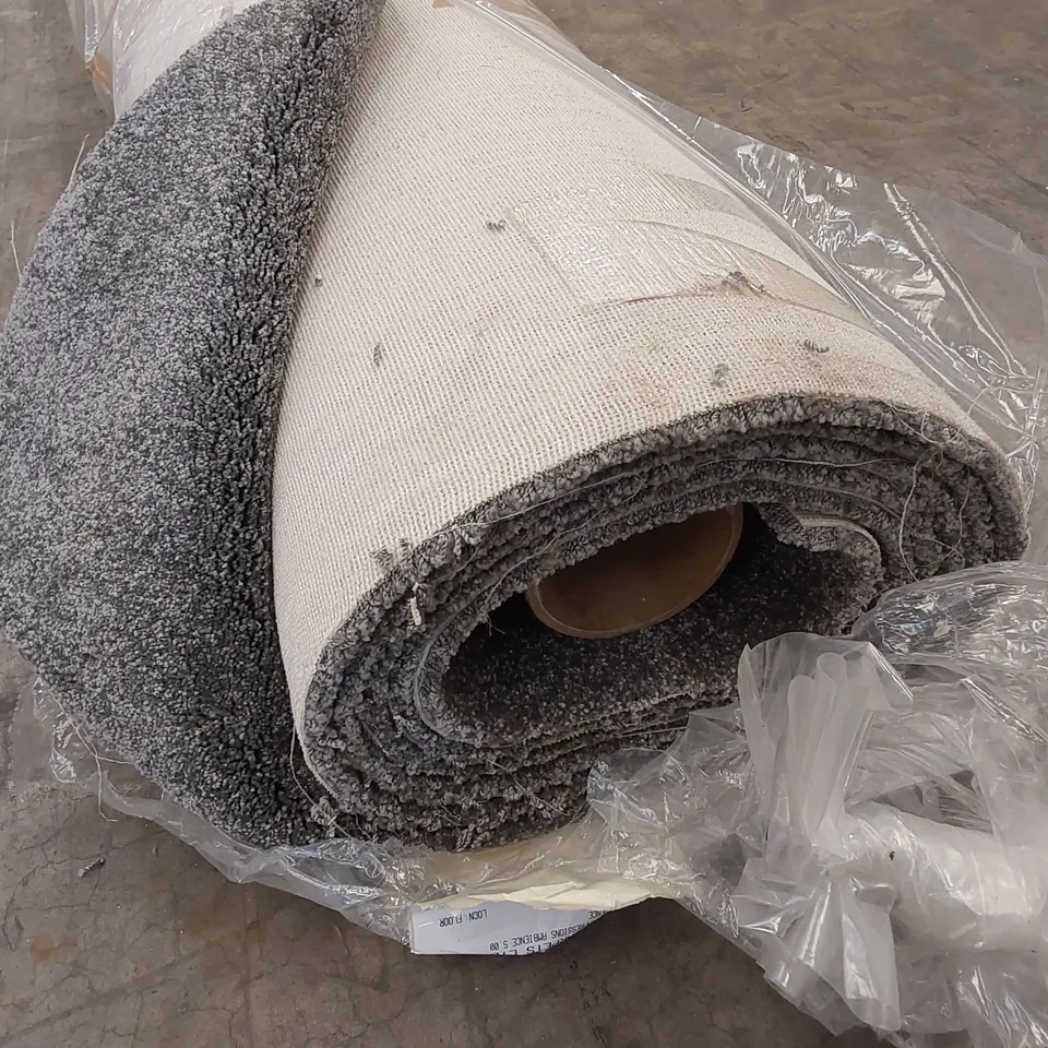 ROLL OF QUALITY FIRST IMPRESSIONS AMBIENCE CARPET // SIZE: APPROX 5 X 4.7m