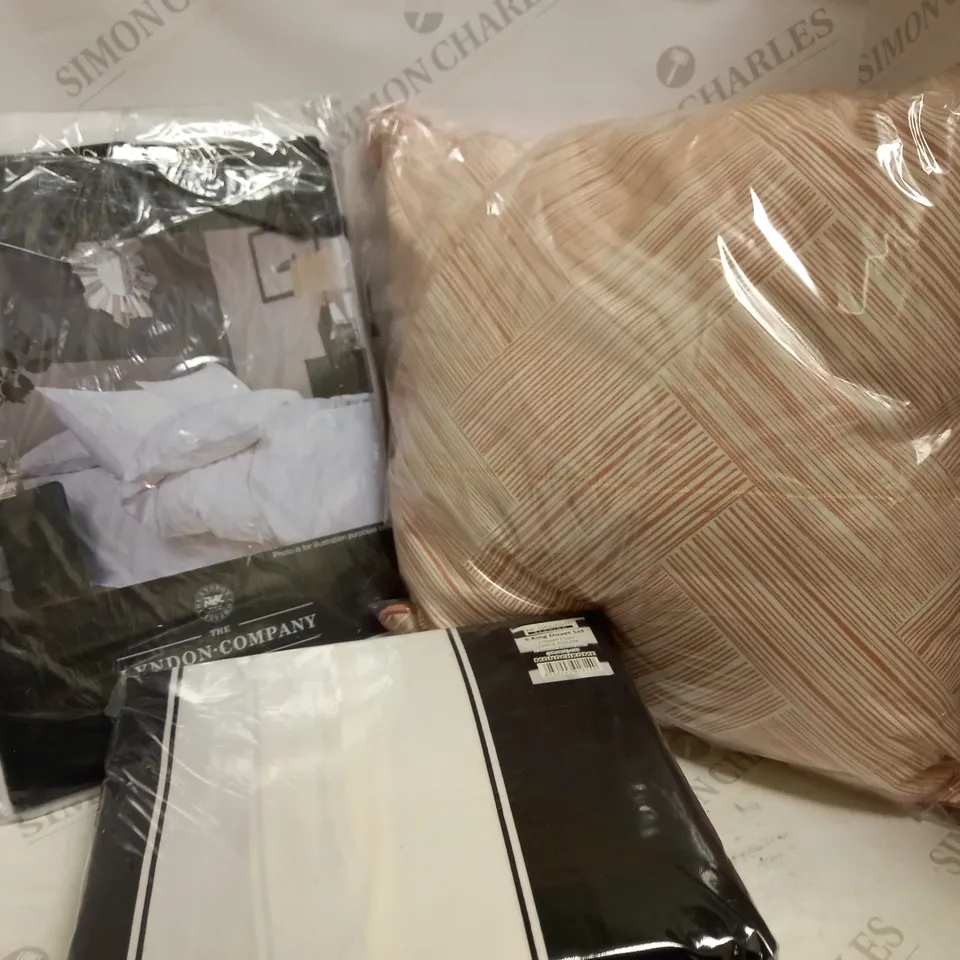 LOT OF 6 ITEMS OF BEDDING IN ASSORTED STYLES & SIZES