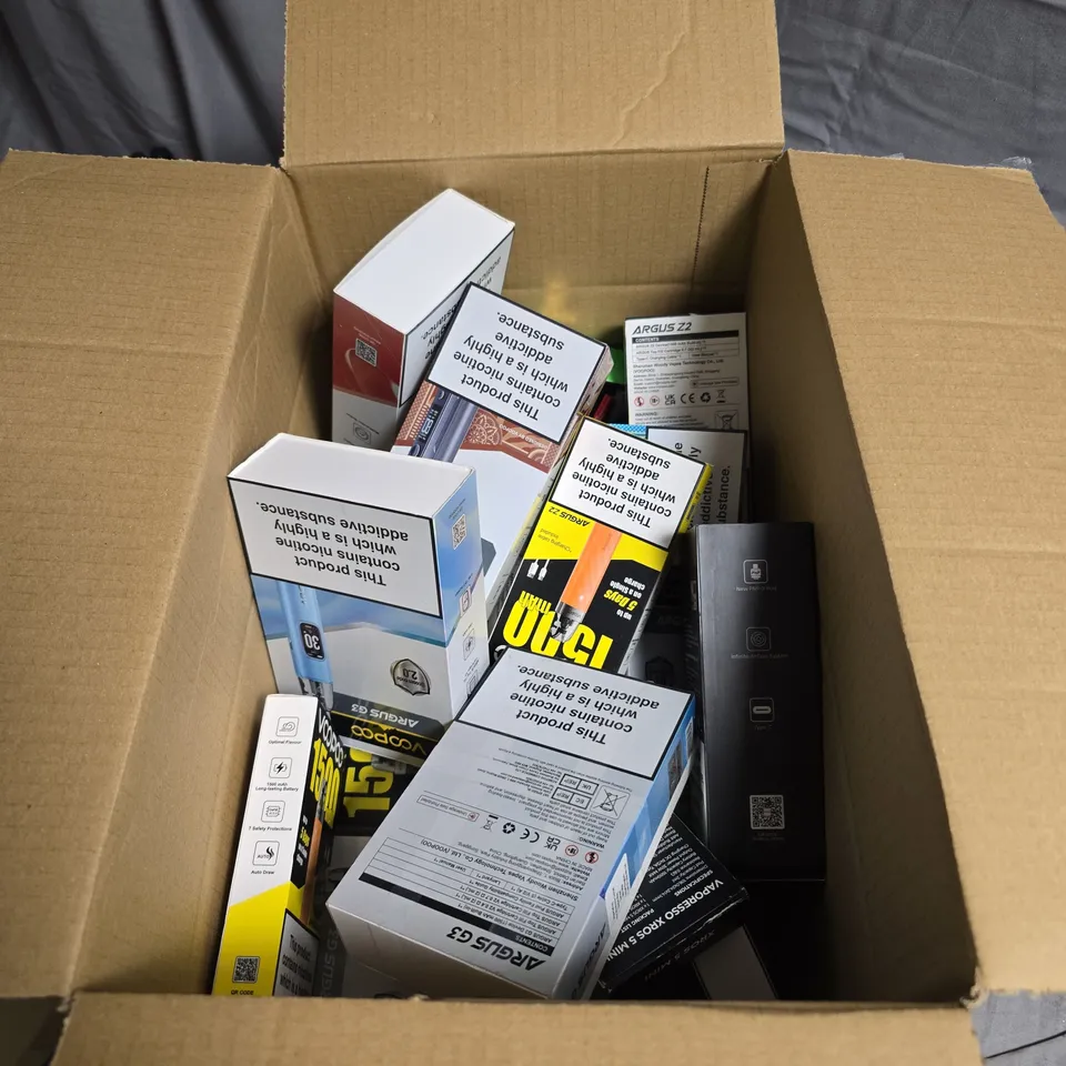 LOT OF APPROXIMATELY 20 ASSORTED VAPING ITEMS TO INCLUDE VAPORESSO/VOOPOO ARGUS G3/ASPIRE