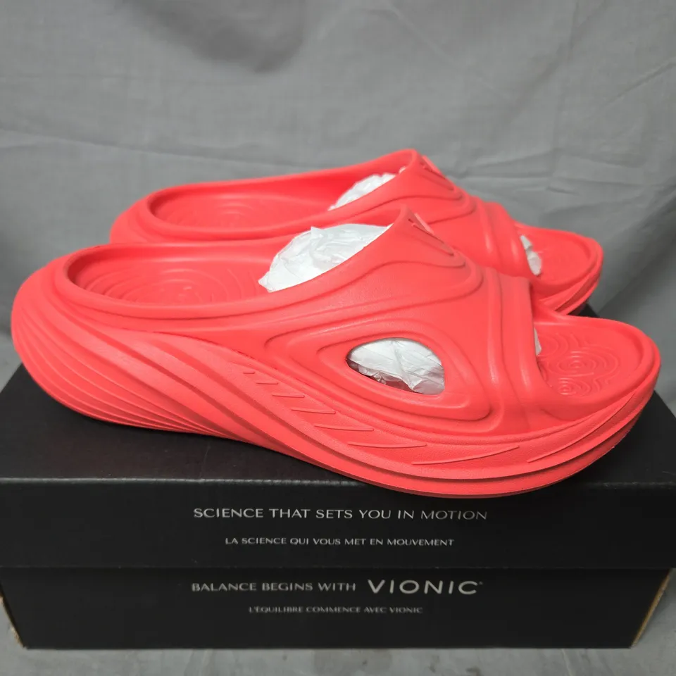 BOXED VIONIC MONSTER COVE SANDALS IN STRAWBERRY - SIZE 7