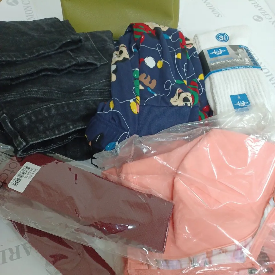 BOX OF APPROXIMATELY 15 ASSORTED CLOTHING ITEMS TO INCLUDE RED CUCKOO HANDBAG, SPORTS SOCKS, TOPS ETC