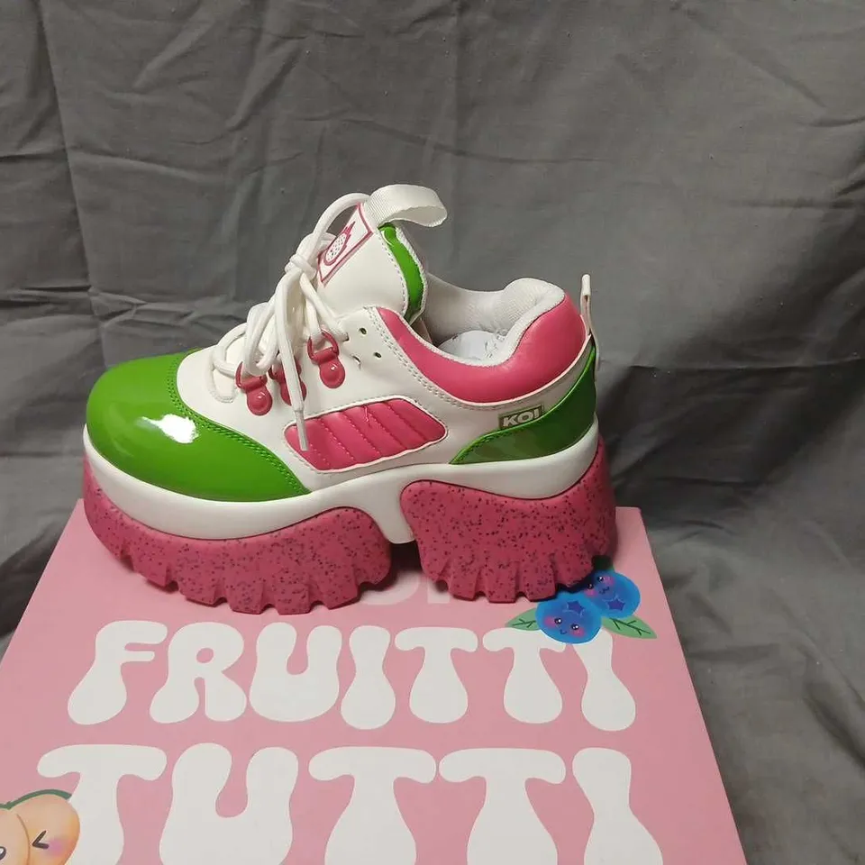 KOI FRUTTI TUTTI  UK4 DAZZLEBERRY DRAGON TRAINERS – DRAGONFRUIT PINK MULTI