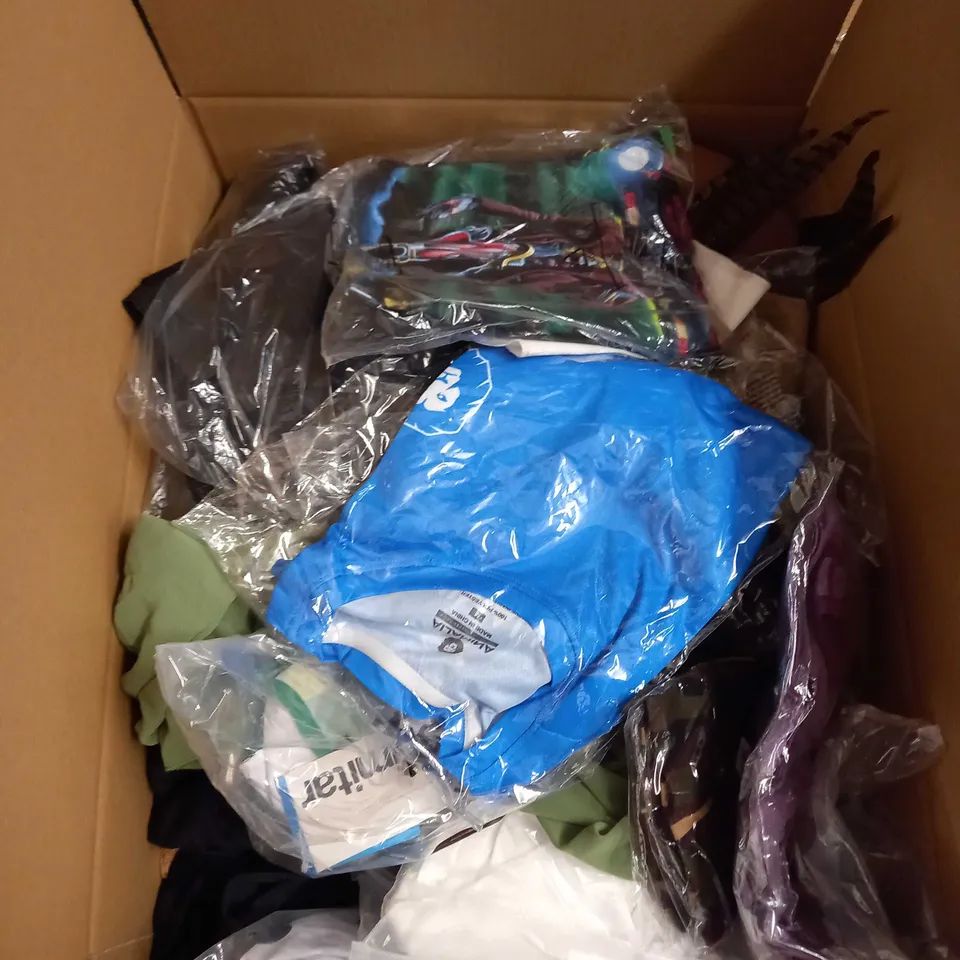 BOX OF APPROX 35 ASSORTED CLOTHING ITEMS TO INCLUDE - DRESSES, T-SHIRTS AND TROUSERS