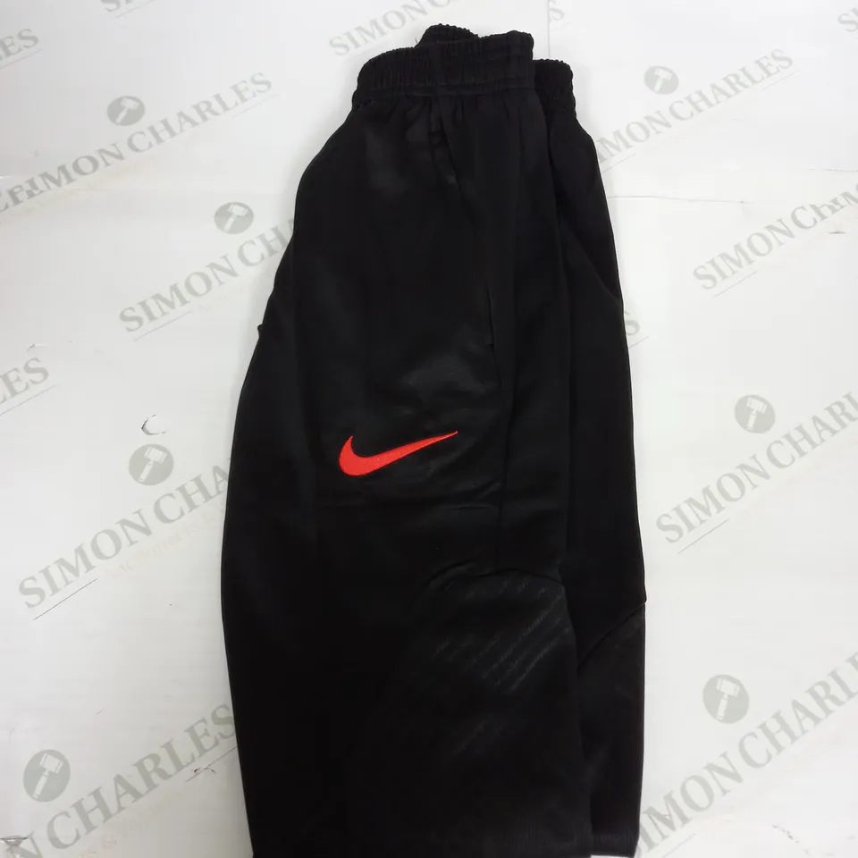 LIVERPOOL FC TRAINING BOTTOMS SIZE 12