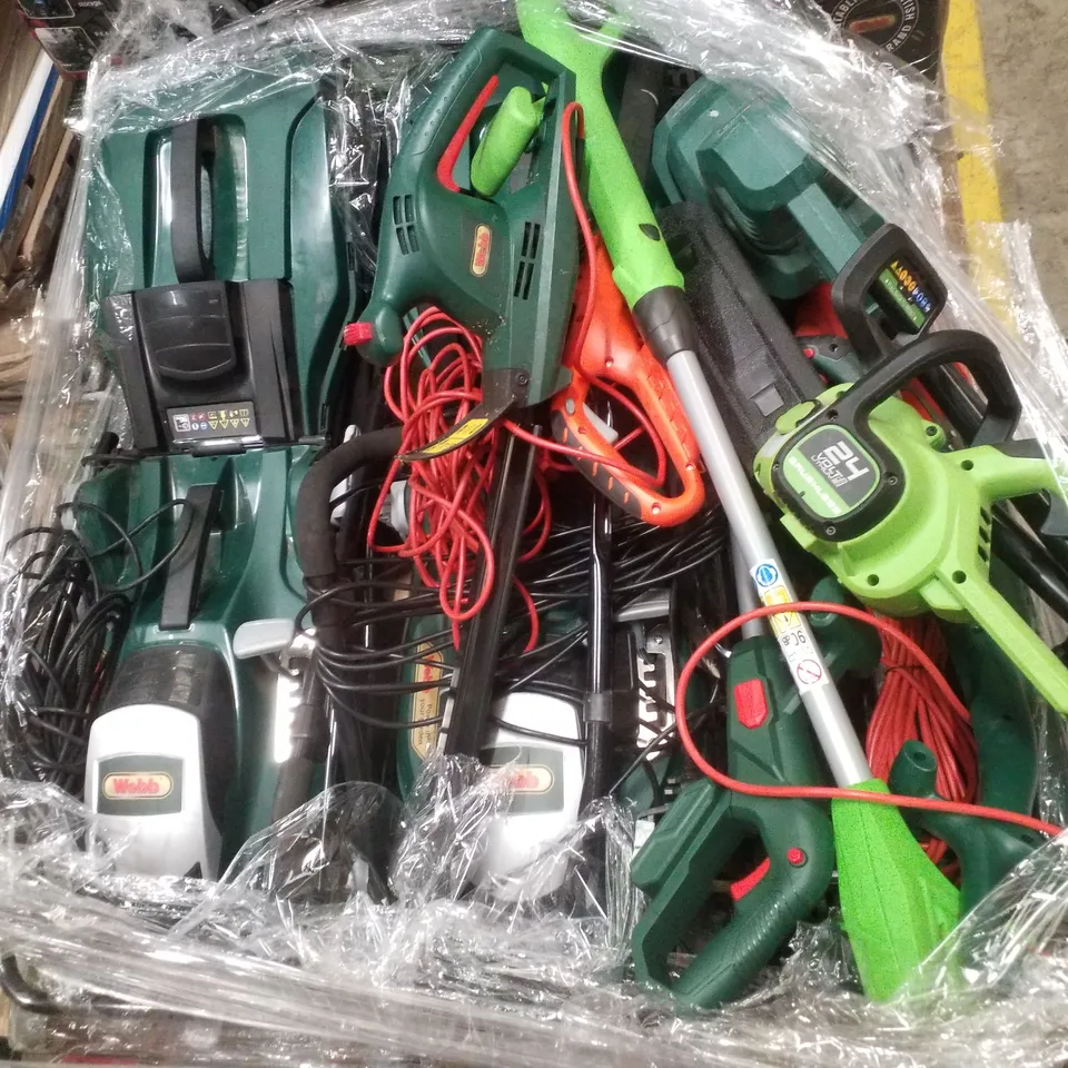PALLET CONTAINING ASSORTED GARDEN EQUIPMENT INCLUDING ELECTRIC ROTARY LAWNMOWERS & HEDGETRIMERS