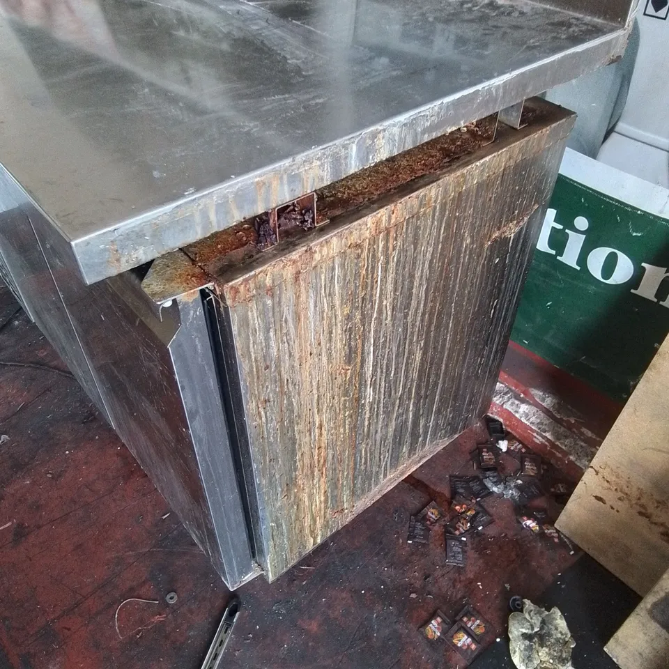 COMMERCIAL STAINLESS REFRIGERATED FOOD PREP COUNTER 