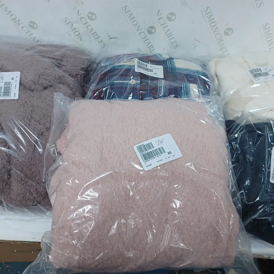 APPROXIMATELY 10 ASSORTED CLOTHING ITEMS TO INCLUDE ONESIES, ROBES, PJ SETS, ETC
