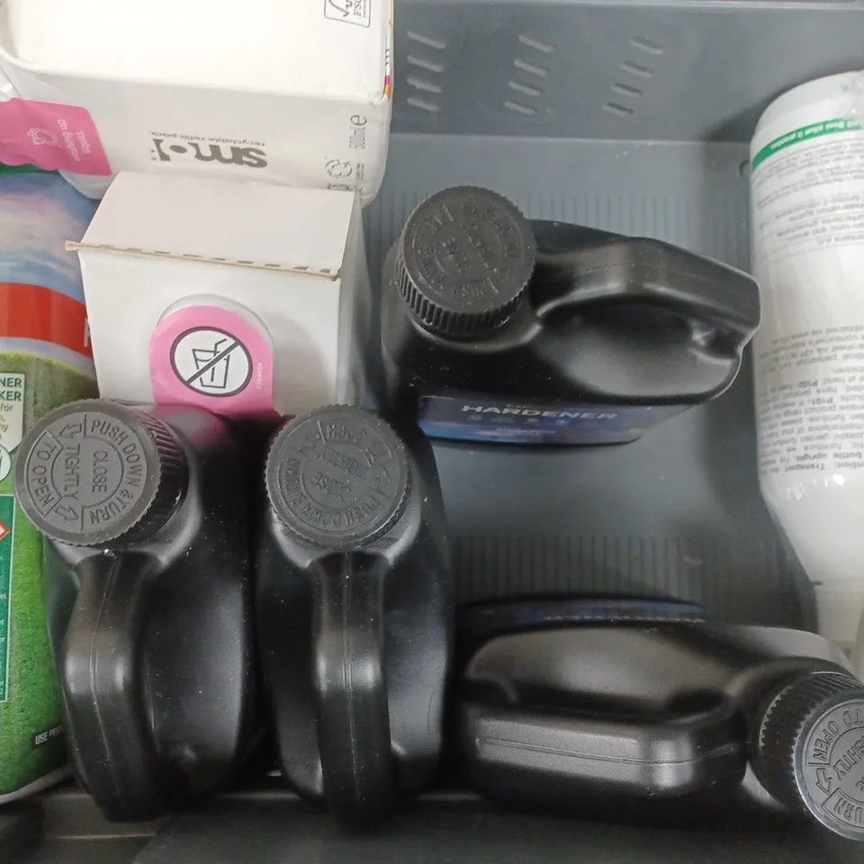 APPROXIMATELY 10 ASSORTED HOUSEHOLD ITEMS TO INCLUDE WASHING UP LIQUID, EPOXY RESIN, ETC - COLLECTION ONLY