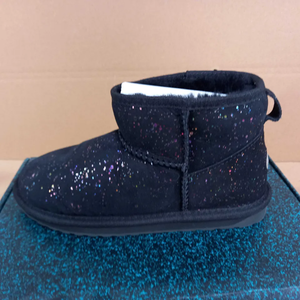 EMU STINGER MICRO GALAXY WATER RESISTANT BOOT - BLACK - UK 4