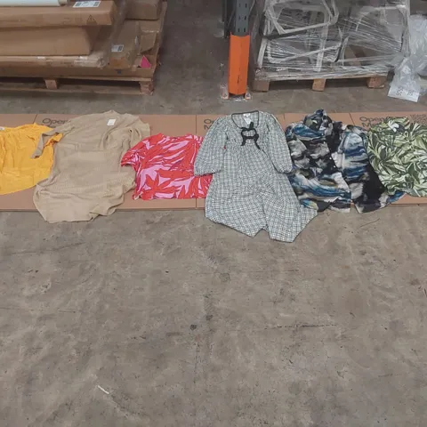 PALLET CONTAINING APPROXIMATELY 630x BRAND NEW ASSORTED DESIGNER CLOTHING ITEMS