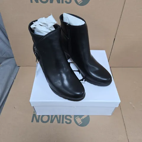 SHOES BY EMMA - AMY BLACK ANKLE BOOTS – UK SIZE 6